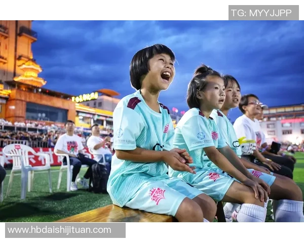 小姐姐心中的足球明星梦与追逐的青春岁月交织成的浪漫故事